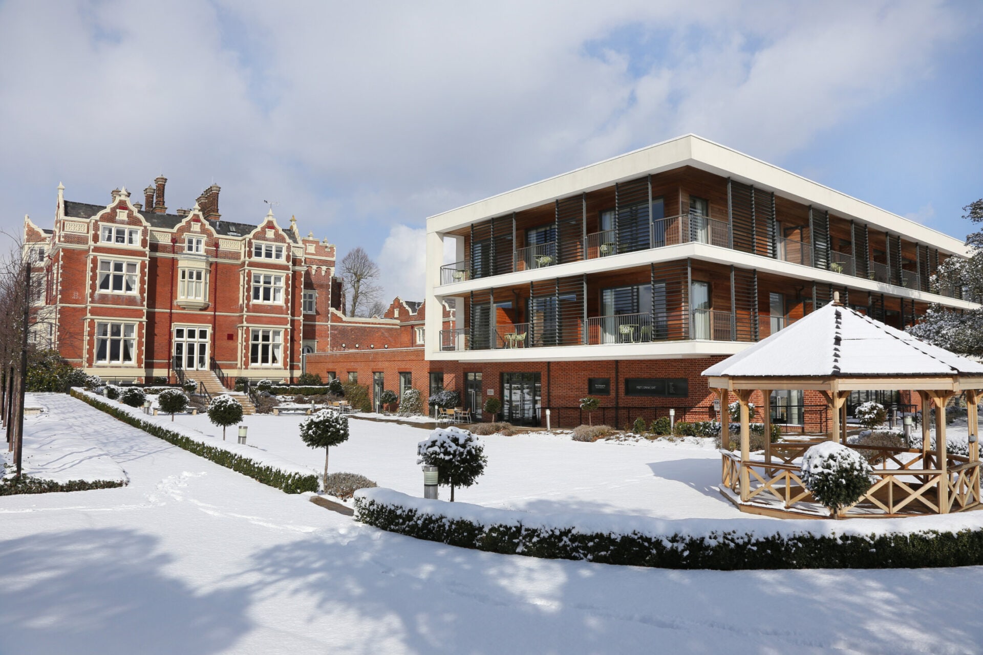 Wiv House Snow 11JPG